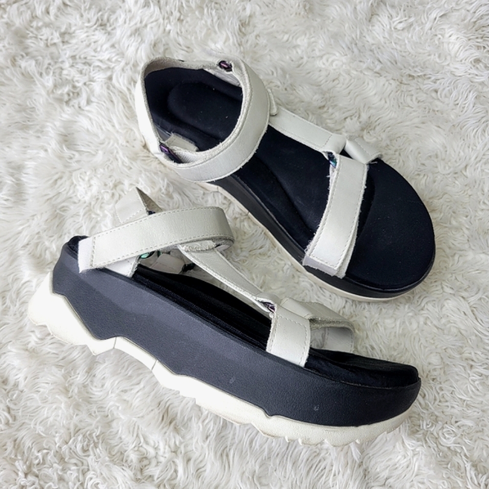 Teva Zamora Universal White Flatform Platform Foam Leather Sandals 7